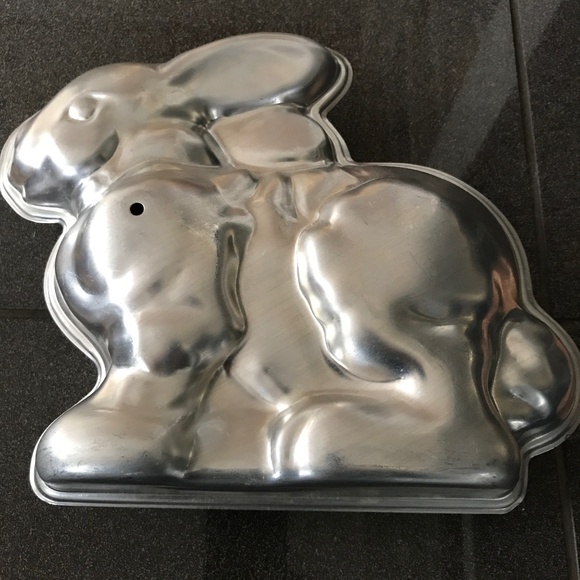 Vintage 3D Bunny Cake Mold - Picture 1 of 4